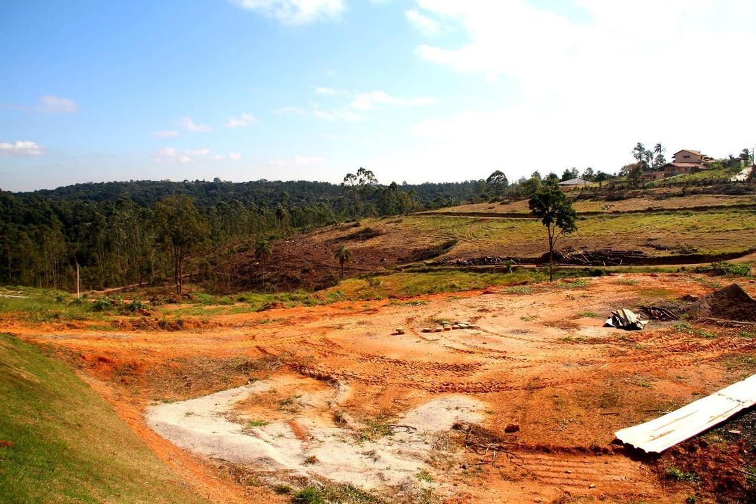 Terreno limpo, pronto para construir
